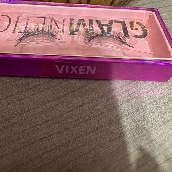 Vixen Black Magnetic Eyelashes - Picture 2 of 3